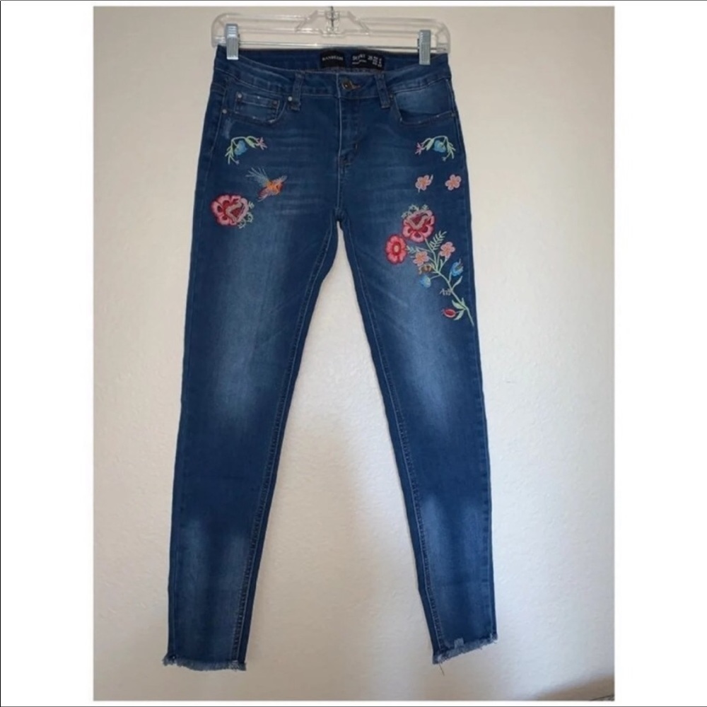 Ranbeeri skinny flower embroidered jeans. SZ 31